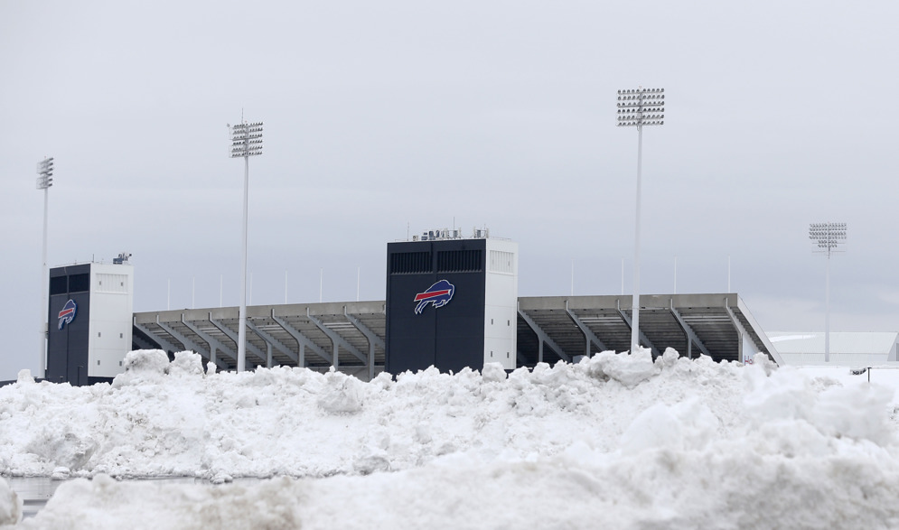 Una rara tormenta de nieve en noviembre de 2014 en Buffalo llev&#xF3; a la liga a trasladar el juego de local de la Semana 12 de los Bills contra los New York Jets, originalmente un juego de domingo en Orchard Park, al lunes de la misma semana en el Ford Field de Detroit.