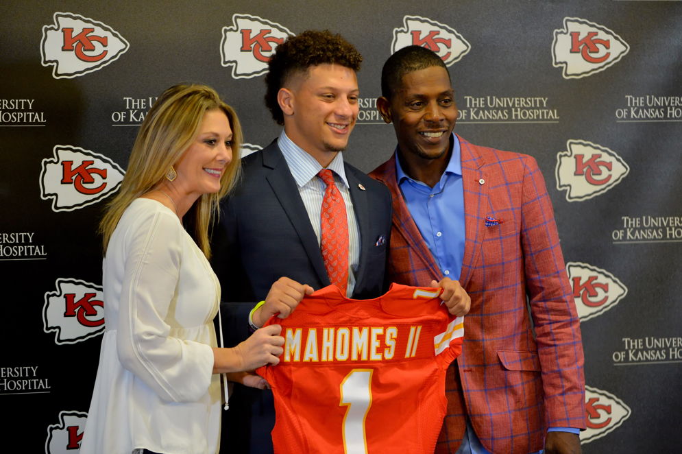 The Kansas City Chiefs traded a total of three draft picks in 2017 to the Buffalo Bills to get Patrick Mahomes II, a 2x Super Bowl MVP. (AP Photo/Suzanne Plunkett)
