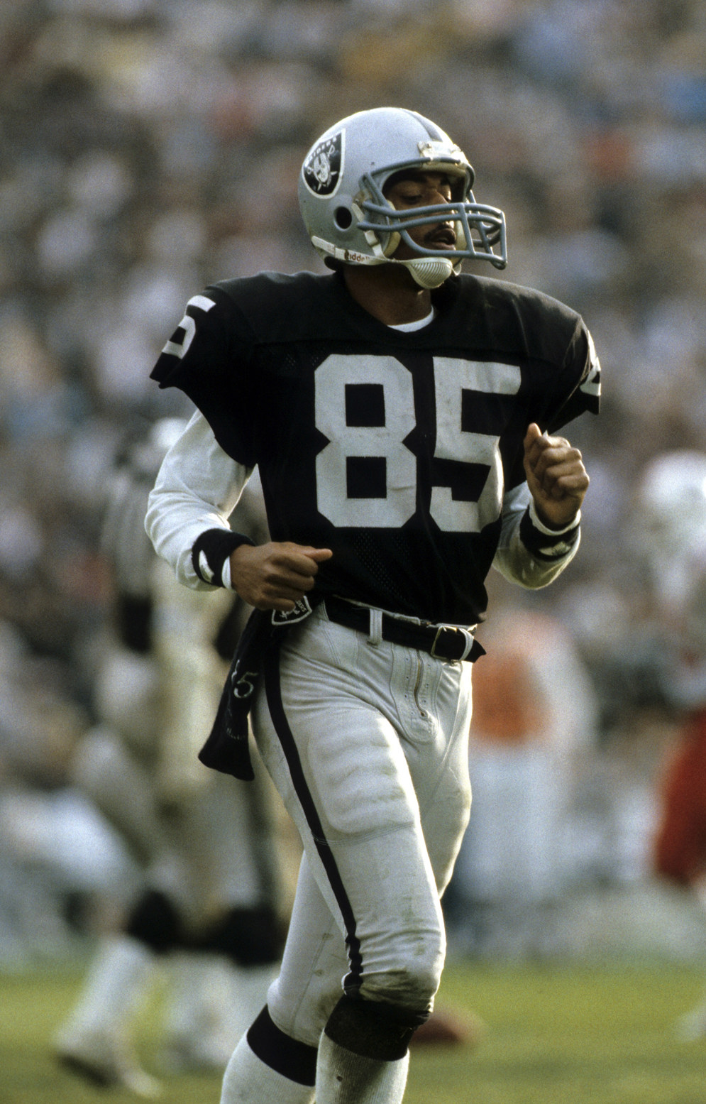 Una decisi&#243;n tomada por repetici&#243;n instant&#225;nea y mal comunicada en octubre de 1986 le concedi&#243; al receptor Dokie Williams de los Oakland Raiders una anotaci&#243;n en una jugada que deber&#237;a haberse declarado pase incompleto. (Fotograf&#237;a de AP/Fotograf&#237;as de la NFL)