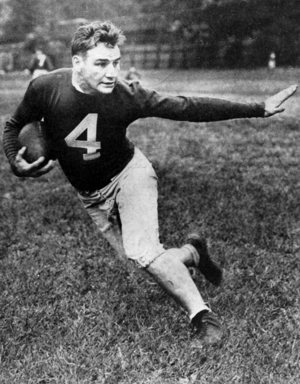 Former New York Giants fullback Alphonse Leemans runs with a football.