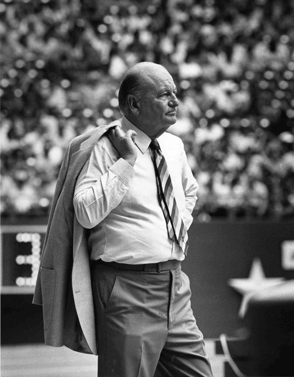 
Dallas Cowboys President Tex Schramm on the sidelines during a 27-13 win over the Pittsburgh Steelers on October 13, 1985 at Texas Stadium in Dallas, Texas. (AP Photo/NFL Photos)
