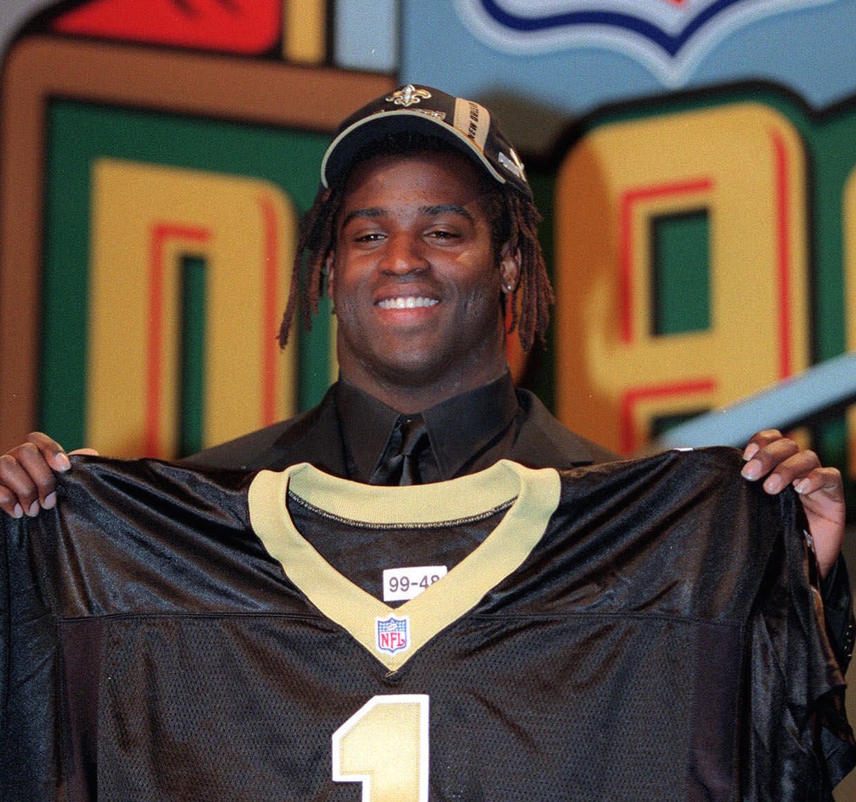 The New Orleans Saints traded a total of eight future draft picks in 1999 and 2000 to the Washington Commanders to get Ricky Williams, the 1998 Heisman Trophy winner. (AP Photo/Suzanne Plunkett)