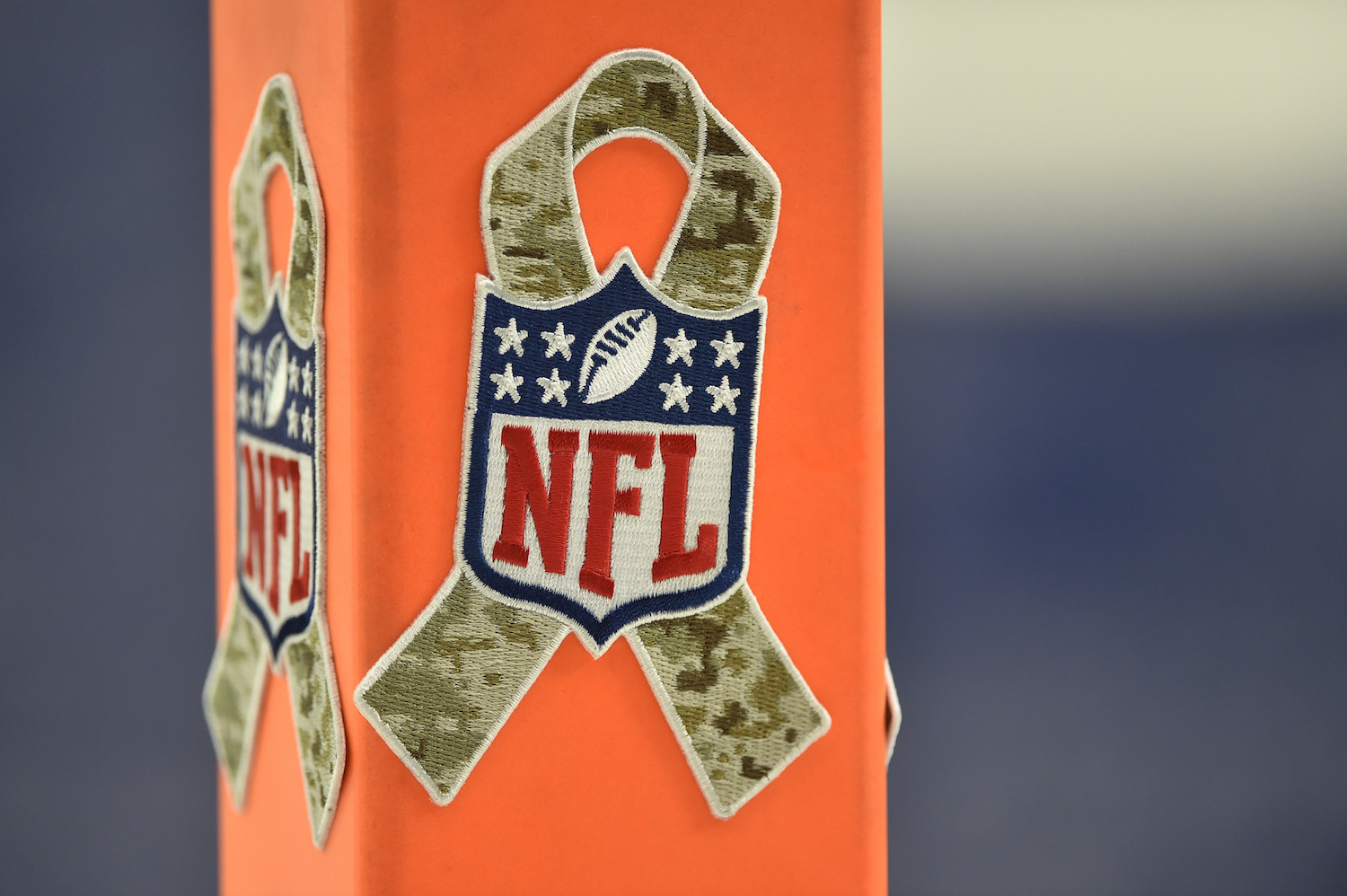 Arizona Cardinals Football Salute To Service LAPEL PIN Camo Camouflage Ribbon
