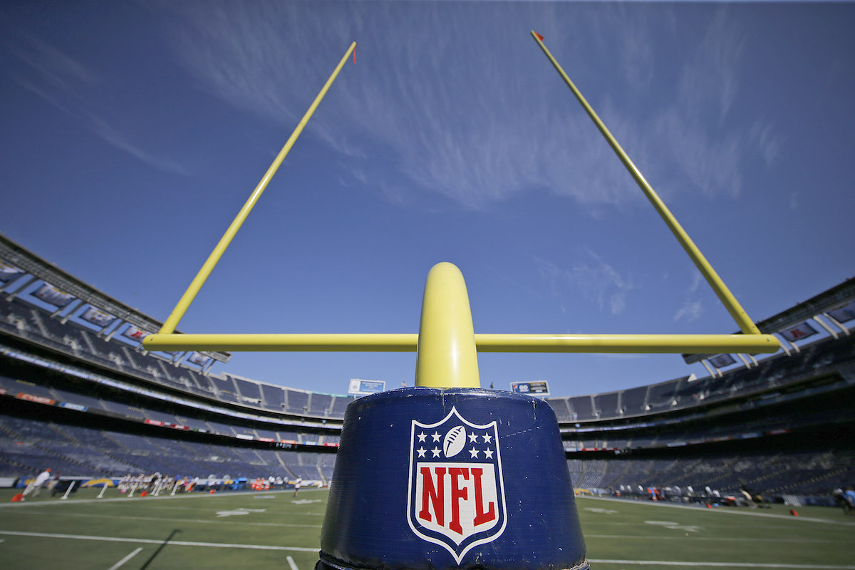 sale-american-football-goal-post-in-stock